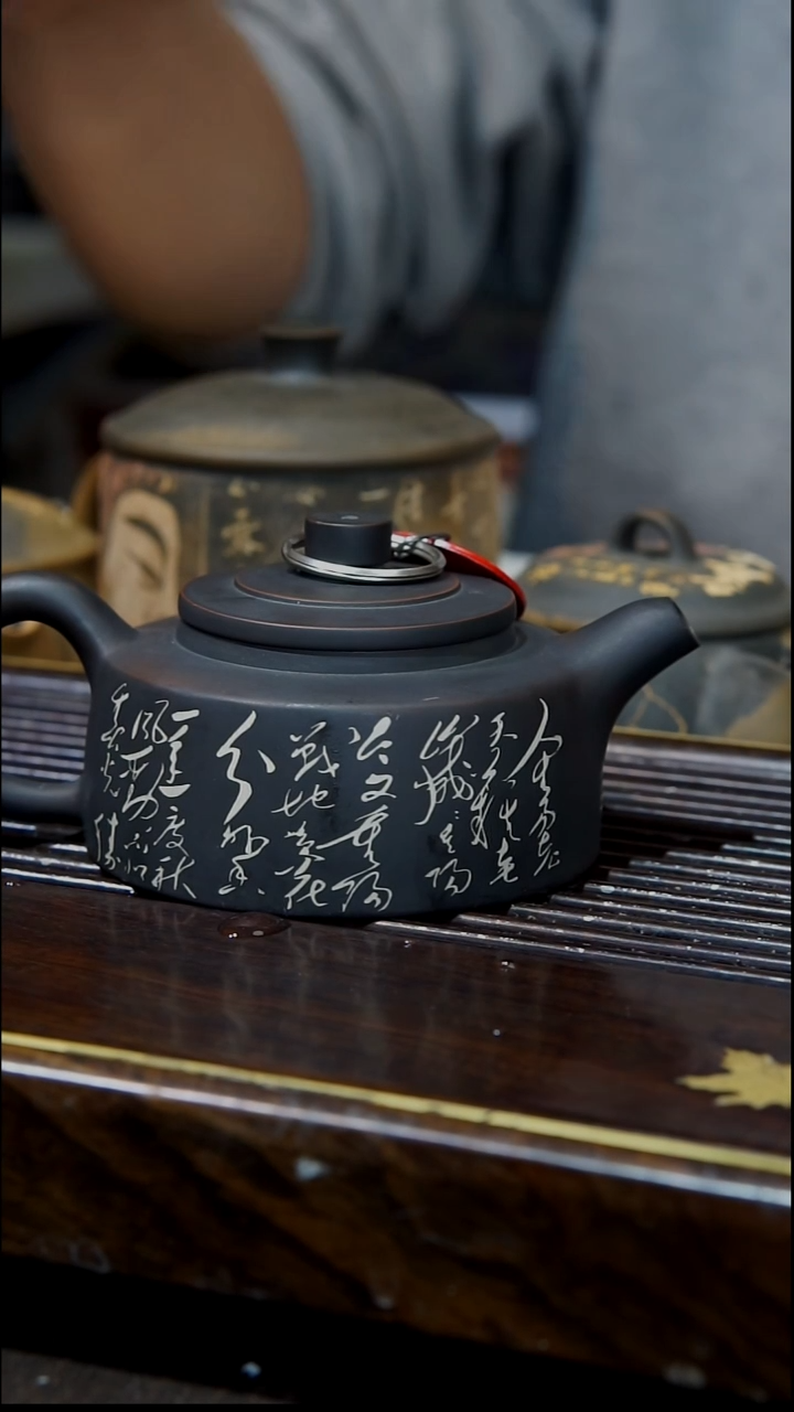 云南建水紫陶005 微瑕  全手工彩填壶  150cc