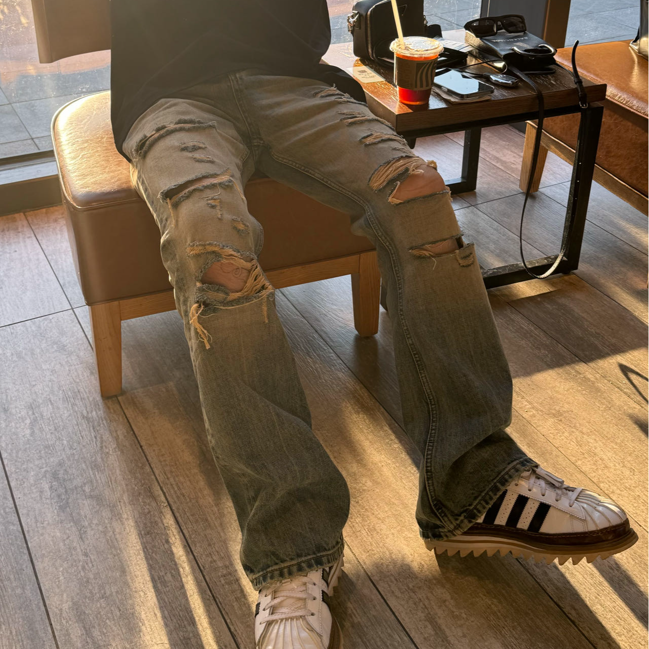 破洞微喇牛仔裤，男女同款