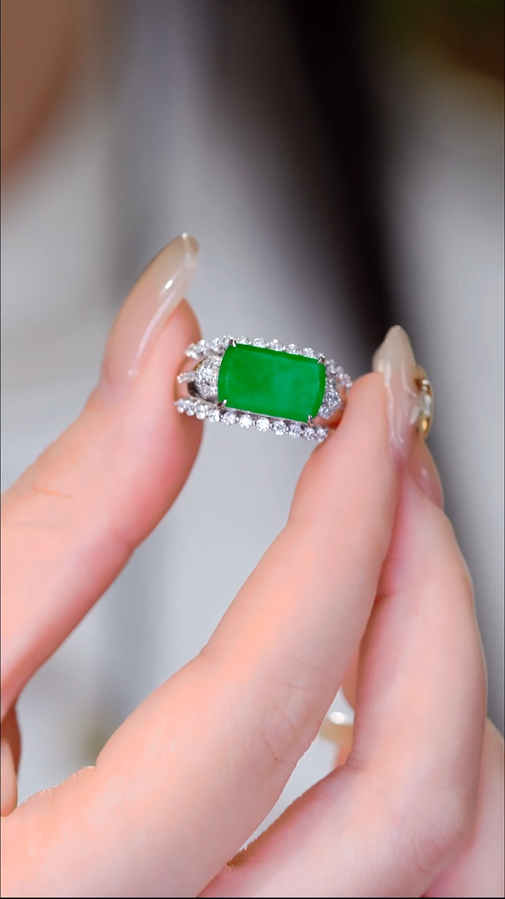 18K金镶嵌戒指翡翠100