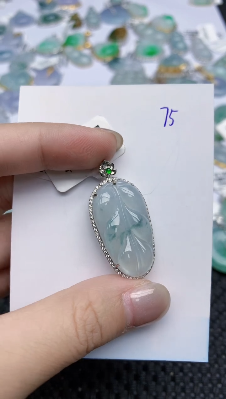 【闪购商品】翡翠颈饰18K金镶嵌天然翡翠A货