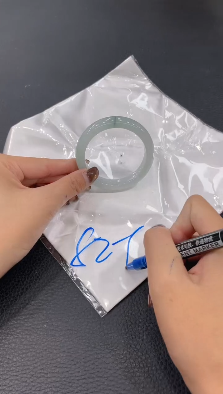 【闪购商品】翡翠手镯未镶嵌手镯