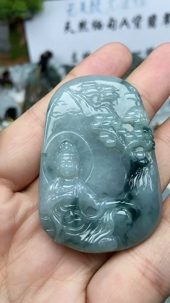 翡翠未镶嵌颈饰山水观音