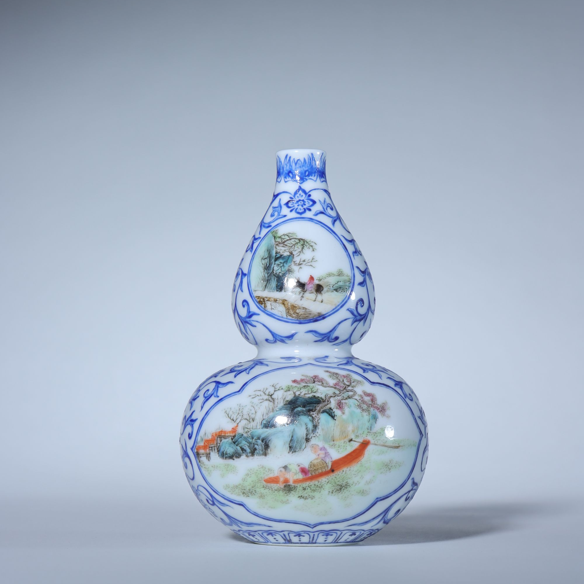 Lot.019 156 民国 蓝料彩花卉开窗粉彩农家乐图葫芦瓶 H:13cm