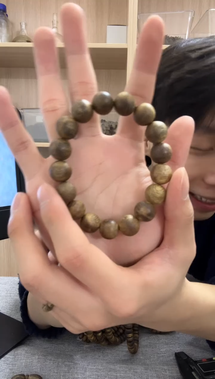 【闪购商品】沉香手串1.3圆珠单圈13克+ 多样性发其一