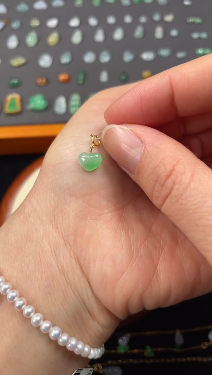 吊坠(不含链)18K金镶嵌翡翠一个JK433