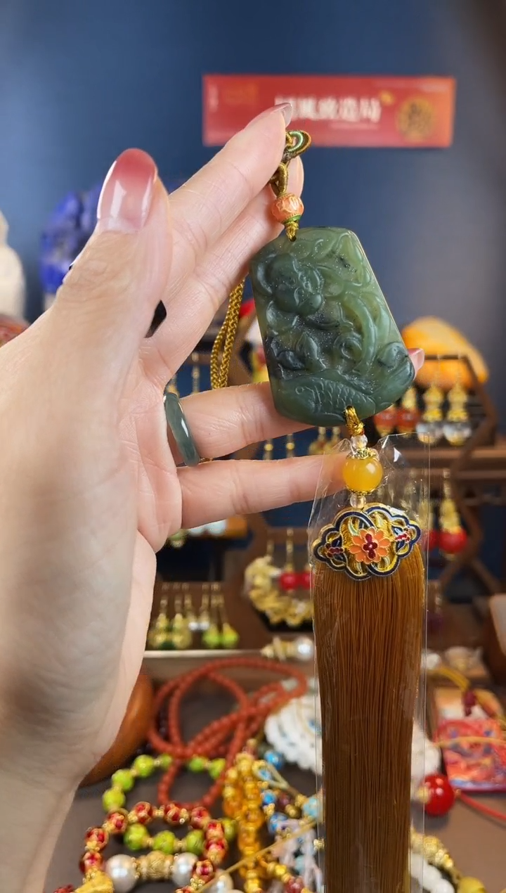 未镶嵌和田玉（碧玉）挂件乐*悠，1128A05