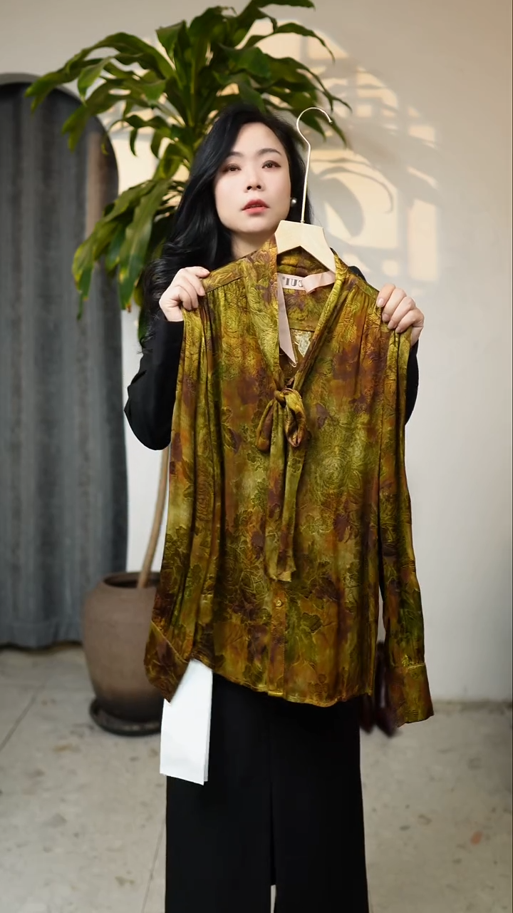 桑蚕丝花衬衫，花色，M码（115斤）