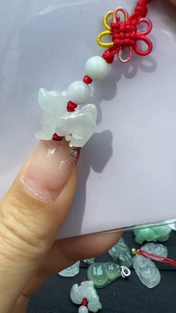 【闪购商品】翡翠挂件未镶嵌生肖狗