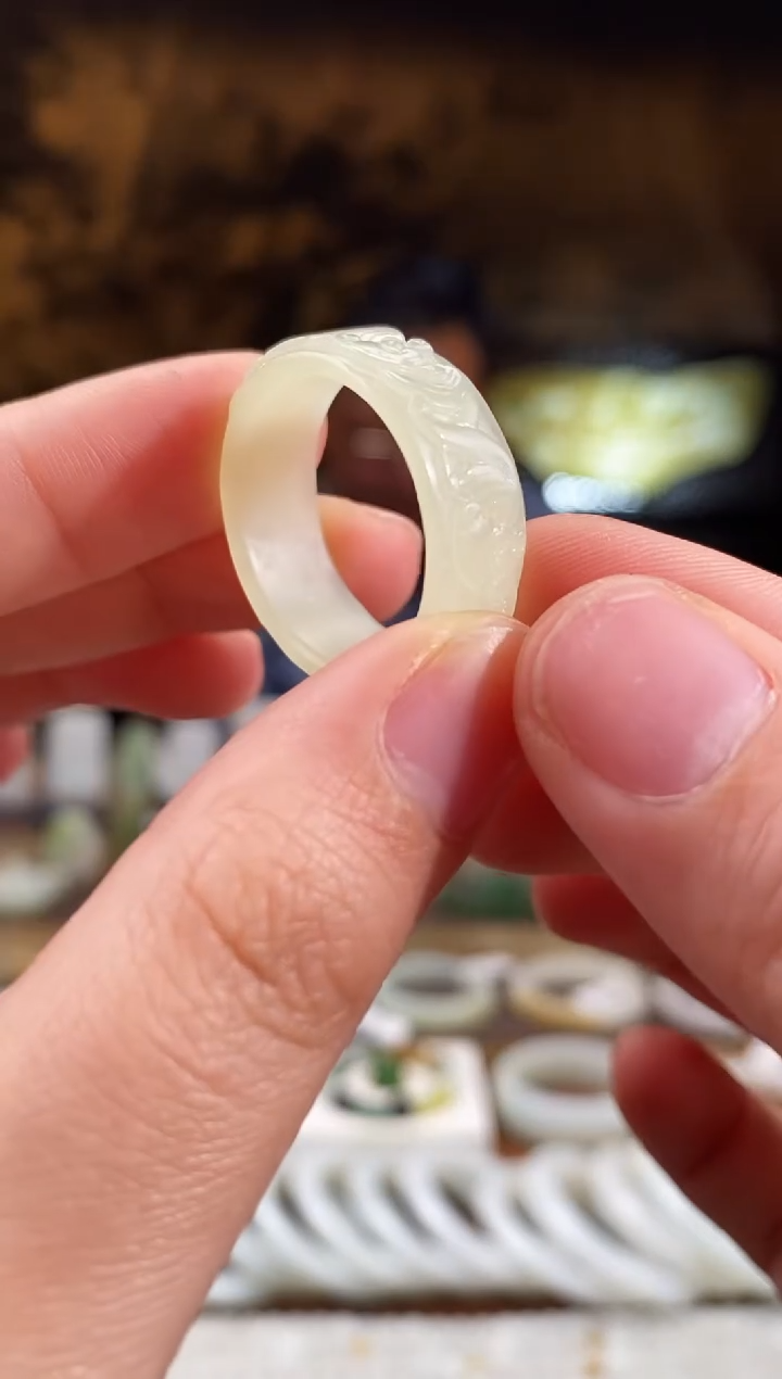 未镶嵌戒指和田玉黄口戒指 五福临门 19-20圈口