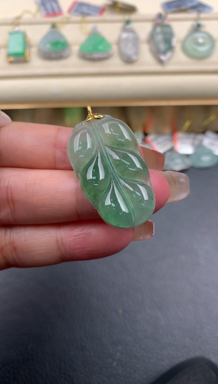 【闪购商品】翡翠颈饰18K金镶嵌Q32       