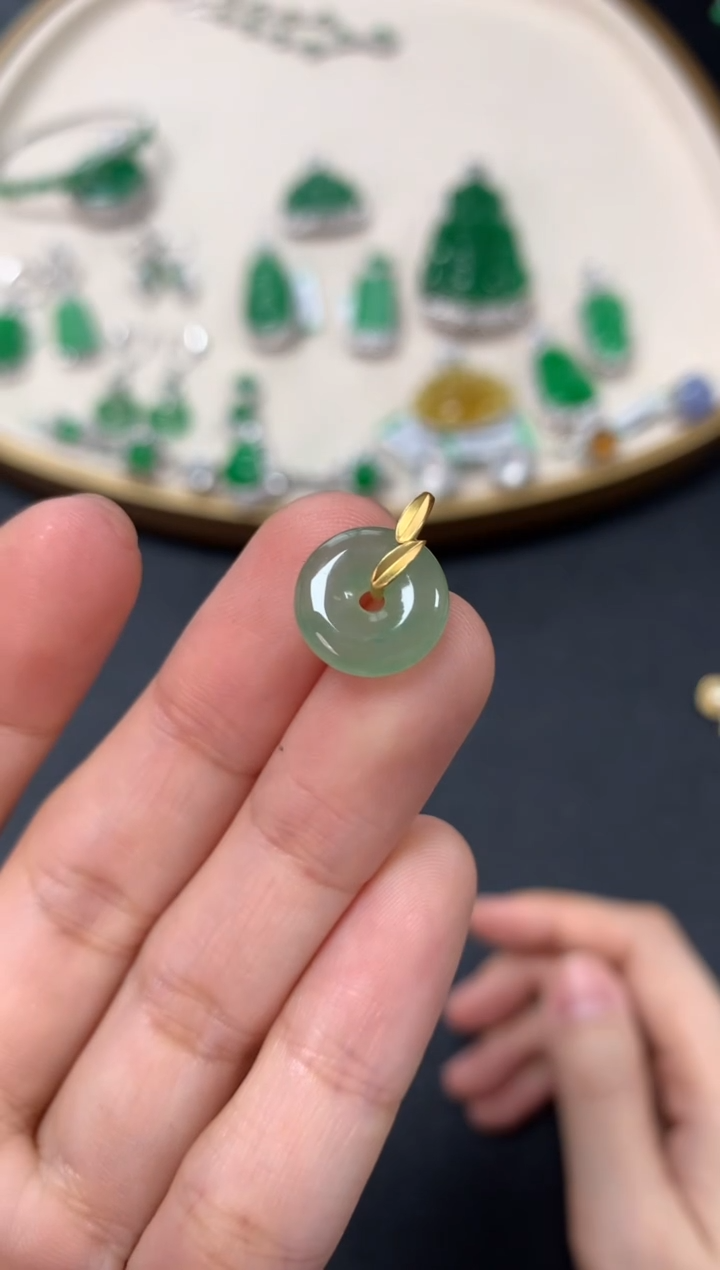 【闪购商品】翡翠吊坠(不含链)18K金镶嵌980