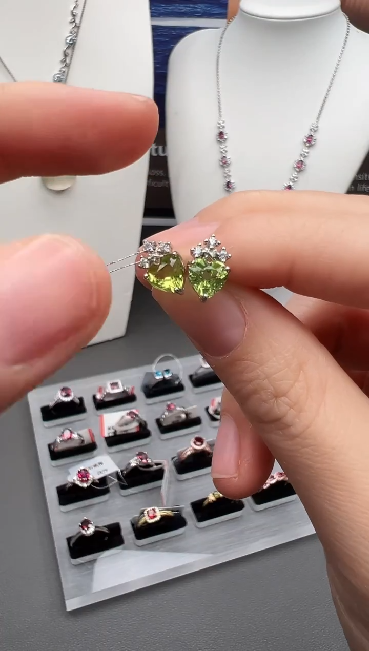 银S925镶嵌耳饰橄榄石130