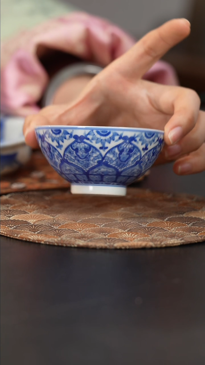 【闪购商品】杯看山柴窑青花图案