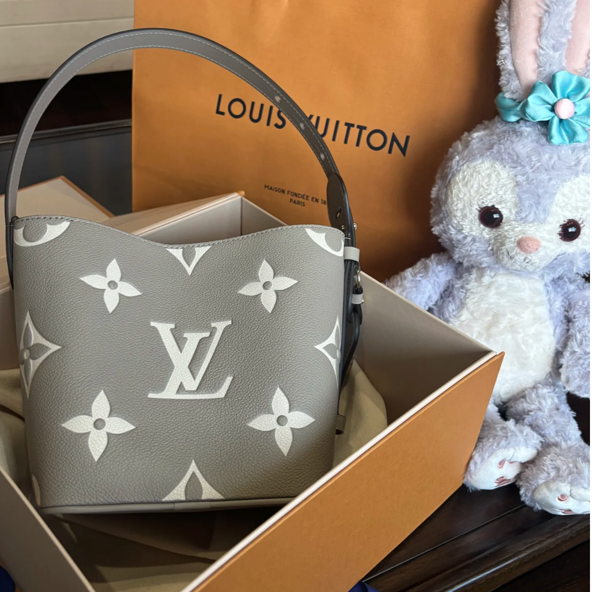 99新 LouisVuitton/路易威登 青奢荟/ allin大象灰水桶包/91448