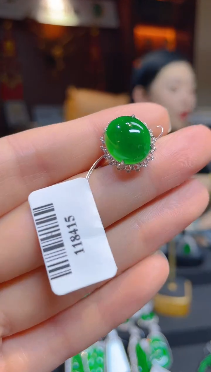 【闪购商品】翡翠戒指18K金镶嵌118415天然A货翡翠戒指