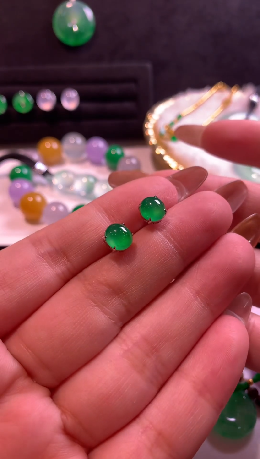 18K金镶嵌翡翠耳钉蛋面耳钉