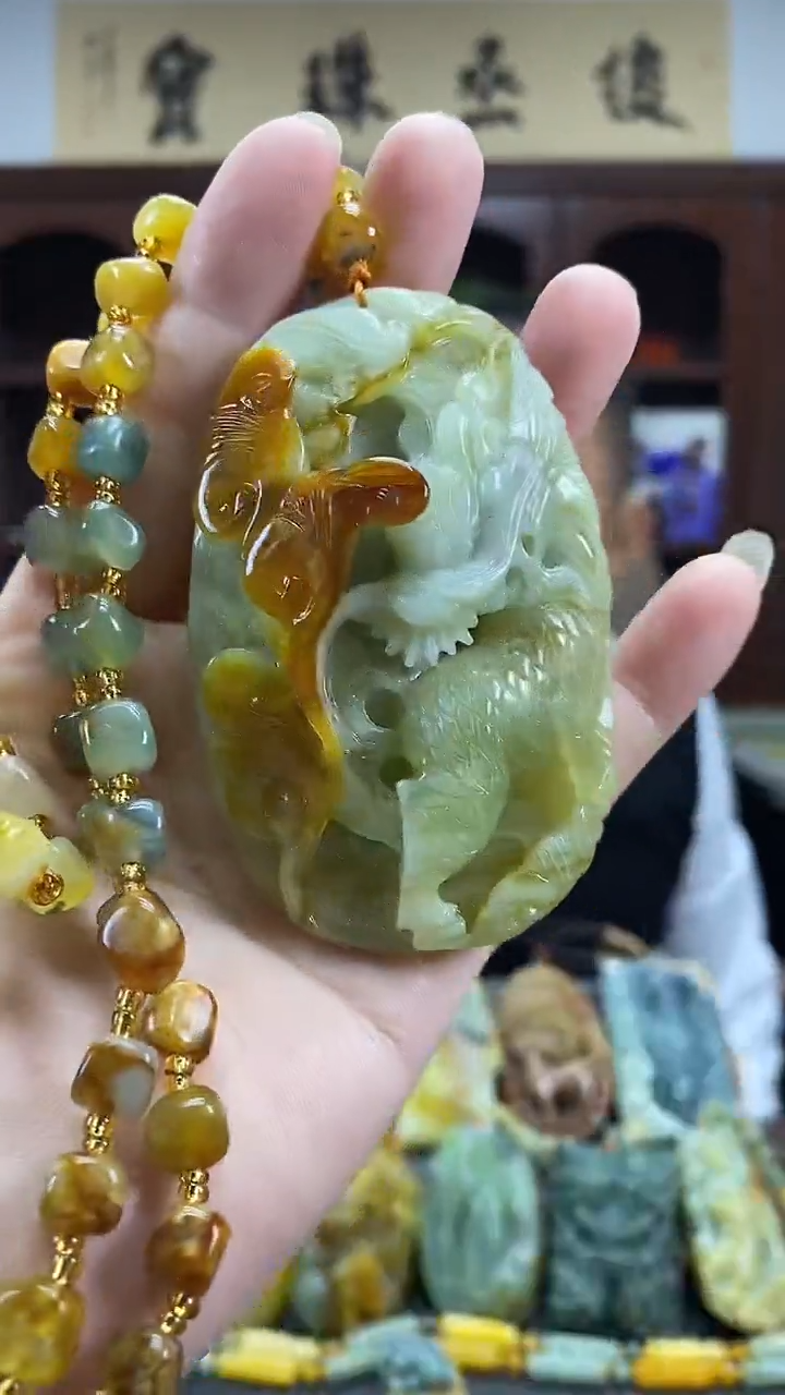 未镶嵌蛇纹石玉挂件麒麟