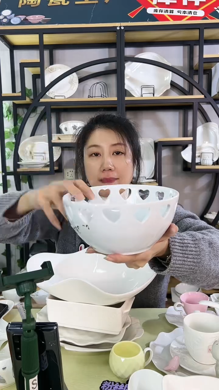 【闪购商品】陶瓷镂空爱心碗一只