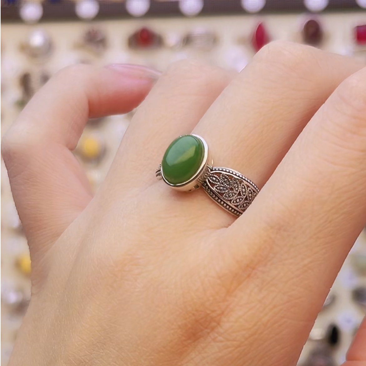 S925通体银镶嵌和田玉碧玉精致简约款马鞍戒开口戒