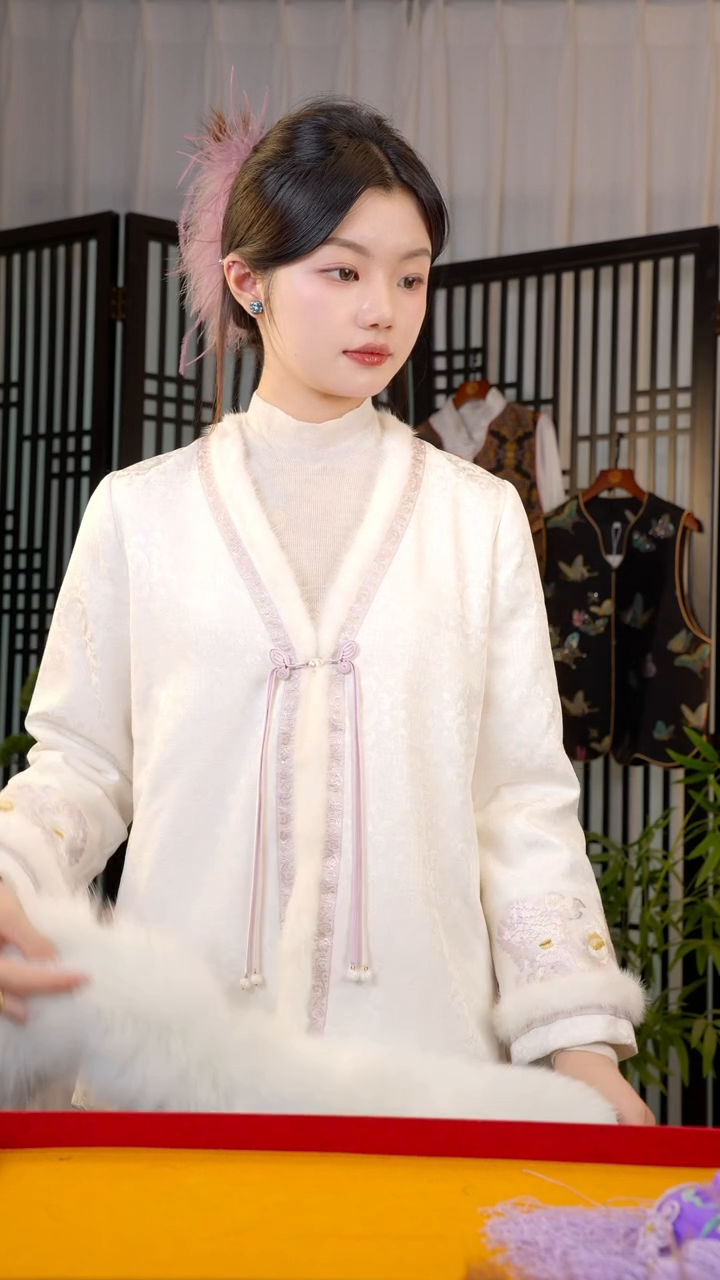 刺绣小*梨非遗苏绣绒花手工饰品M