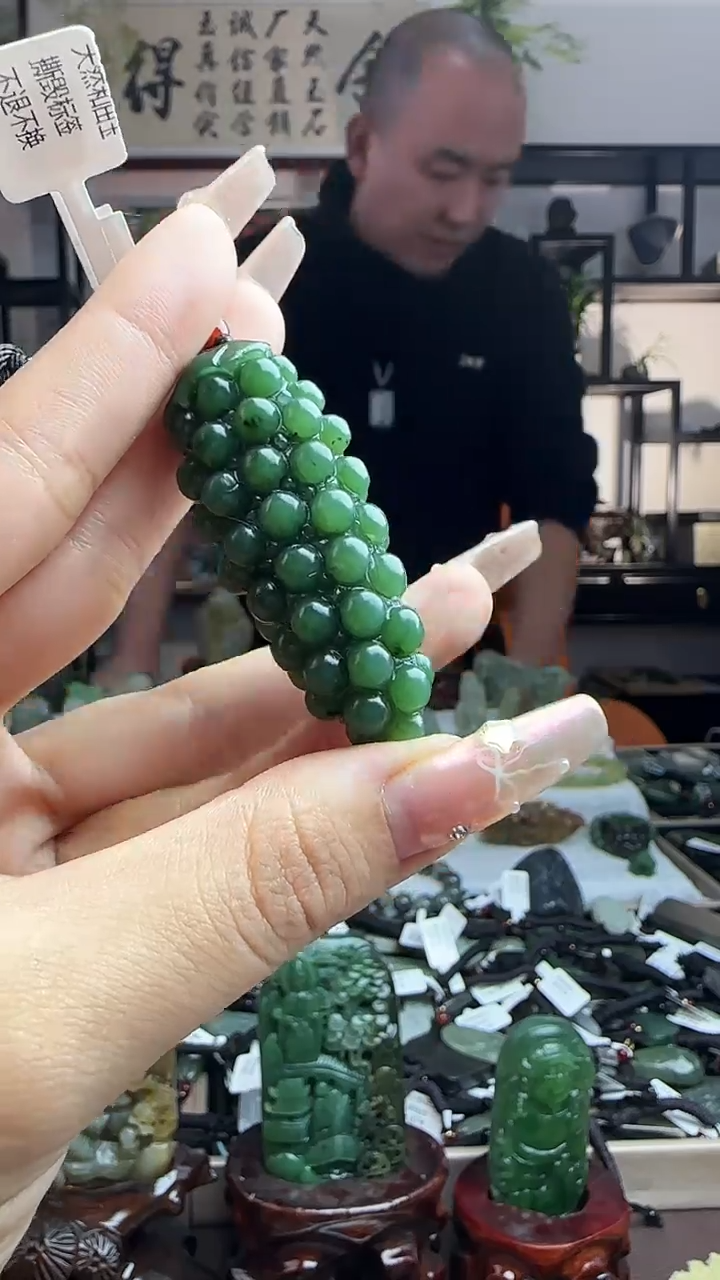 颈饰未镶嵌和田玉葡萄