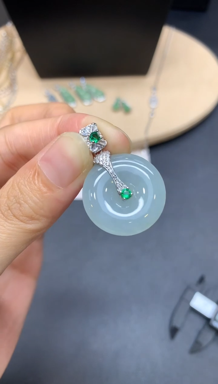 【闪购商品】翡翠吊坠(不含链)银S925镶嵌平安扣【多样性发其一】