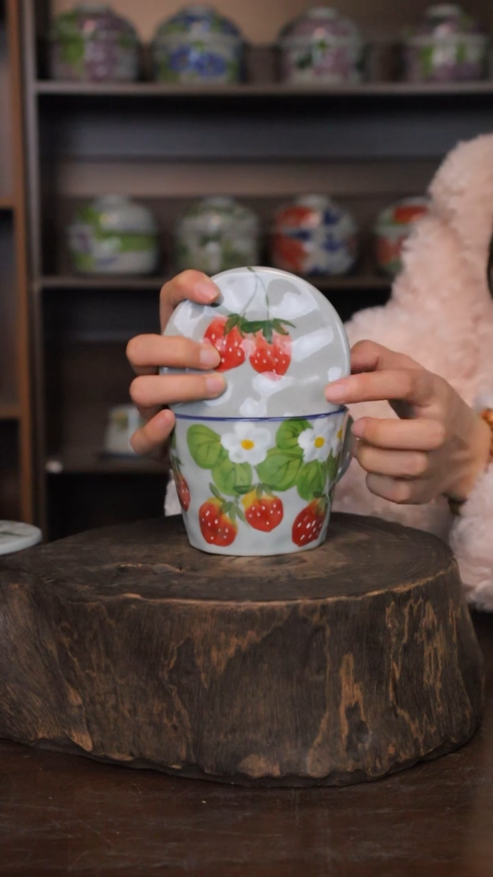 【闪购商品】椿野锤纹盖杯-300ml（草莓）C184