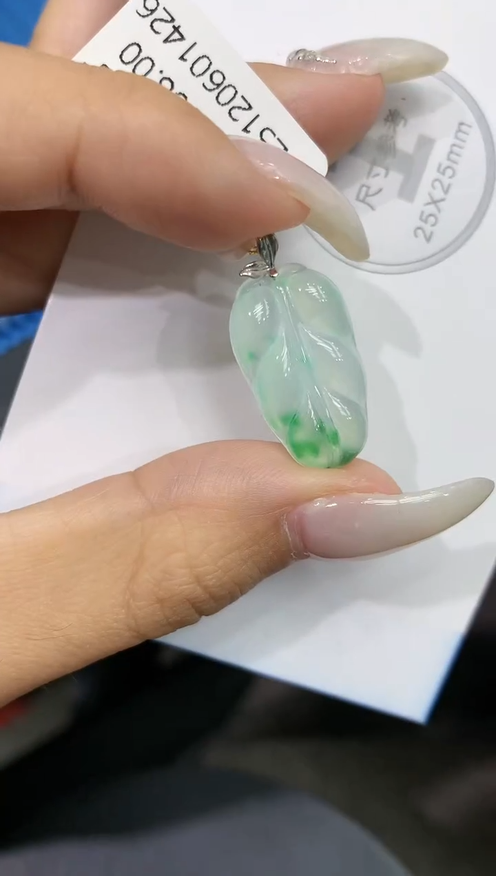 颈饰18K金镶嵌翡翠111111111111