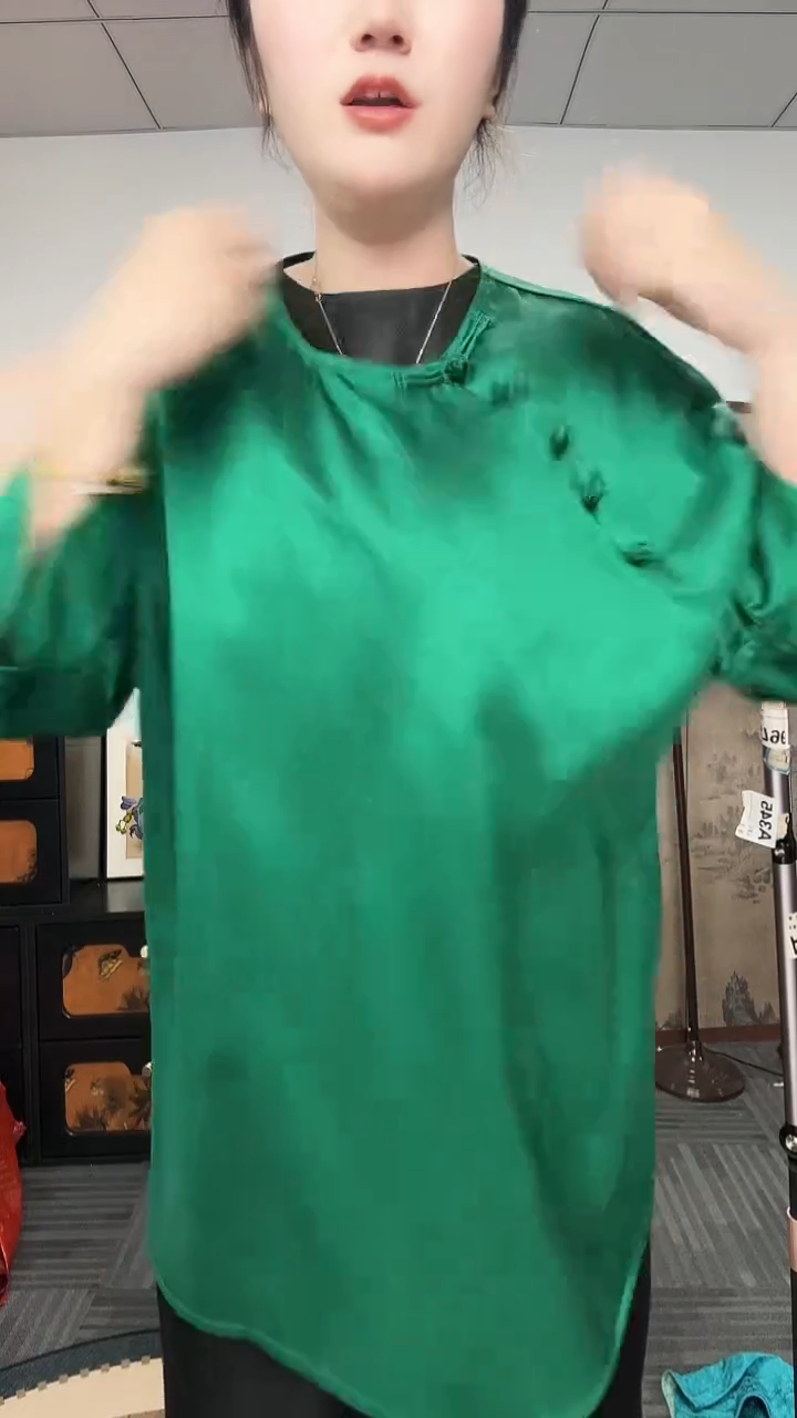 闪购100桑蚕丝绿皮贵妇太太服