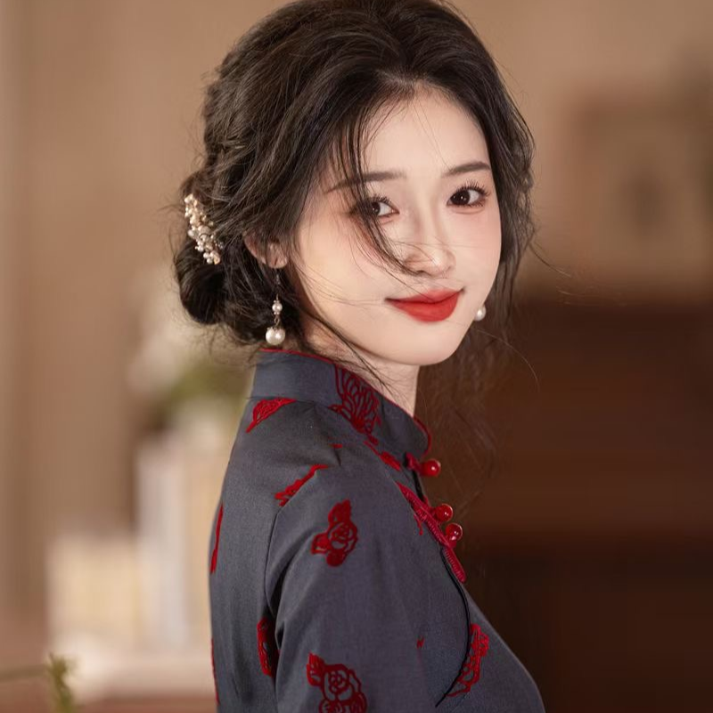 【风清余】2025春款新出炉植绒蝴蝶气质时尚显瘦中长袖日常中式旗袍