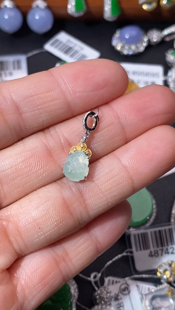 【闪购商品】翡翠颈饰18K金镶嵌吊坠