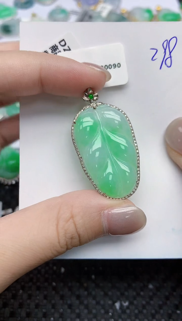 【闪购商品】翡翠颈饰18K金镶嵌天然翡翠A货