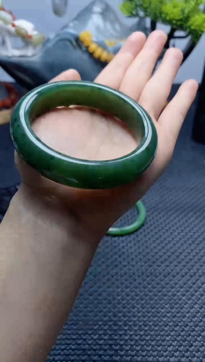 【闪购商品】和田玉（糖玉）手镯未镶嵌56