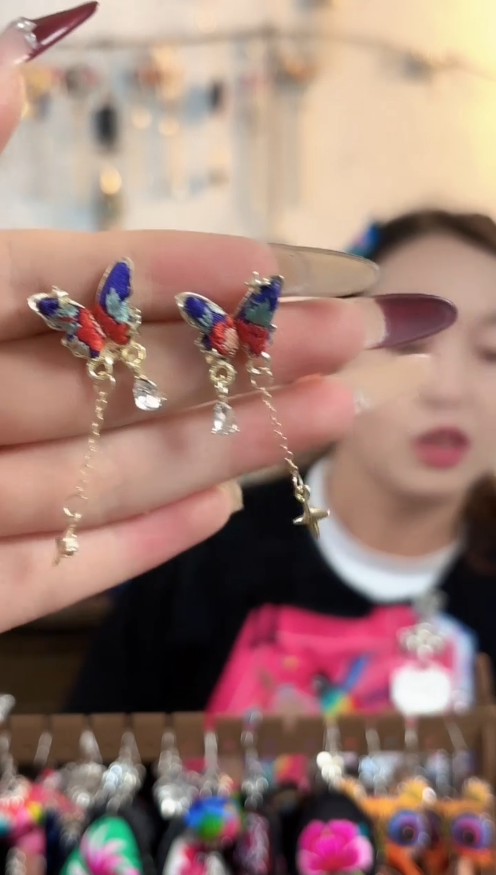 织绣彩云南阁非遗老绣饰品024