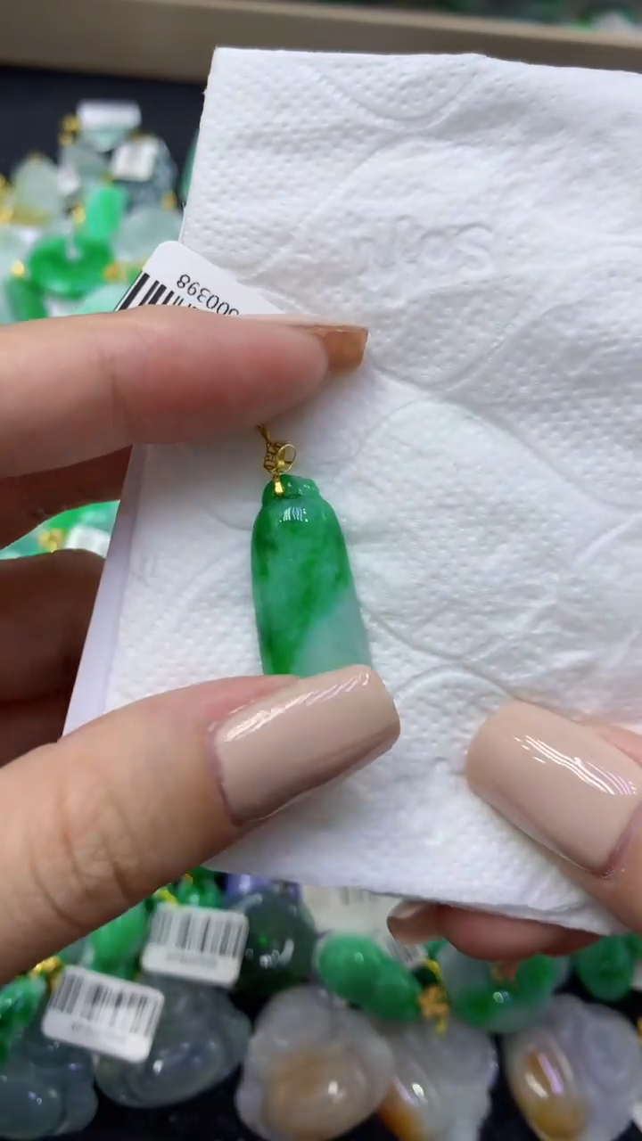 颈饰18K金镶嵌翡翠天然缅甸翡翠A货