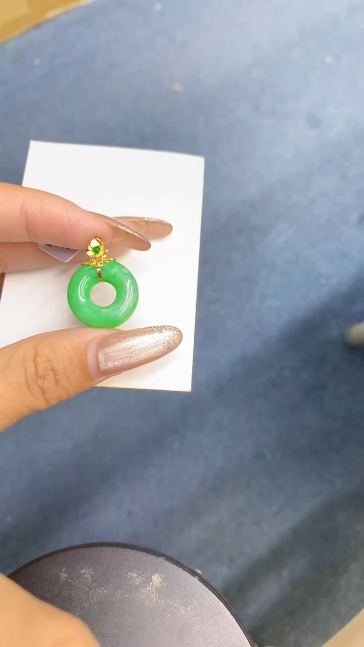 颈饰18K金镶嵌翡翠1