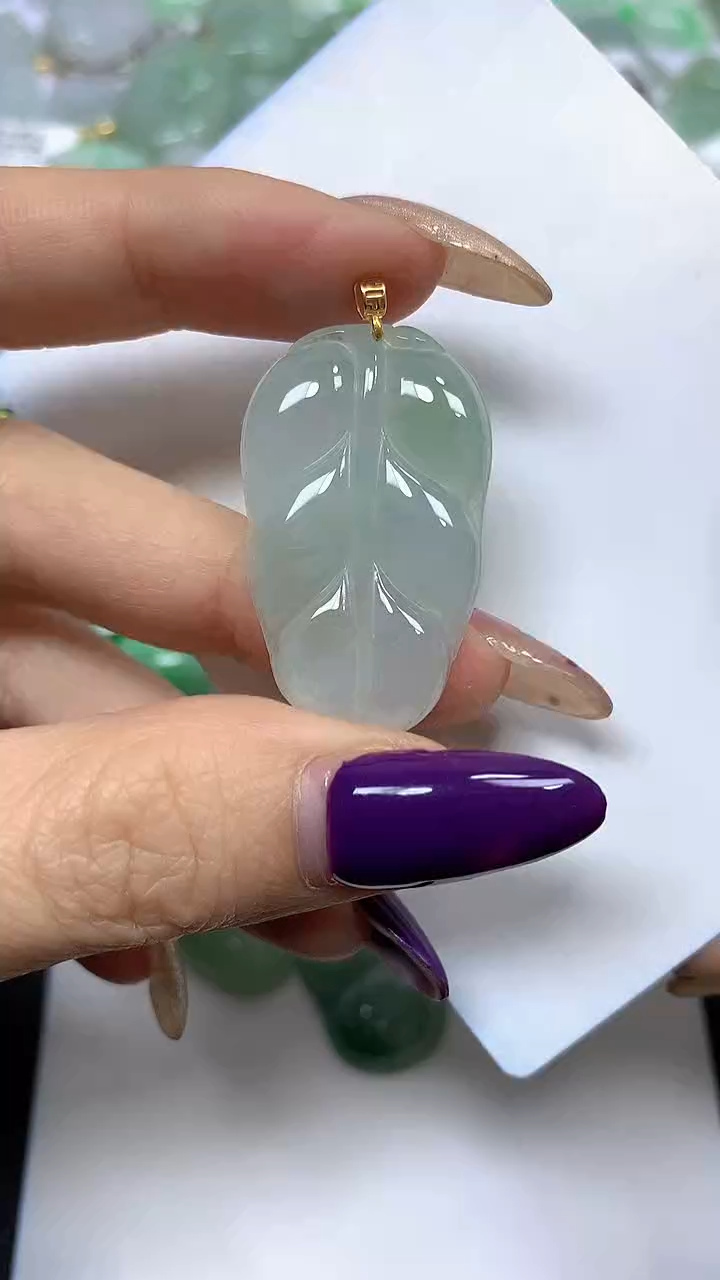 颈饰18K金镶嵌翡翠 