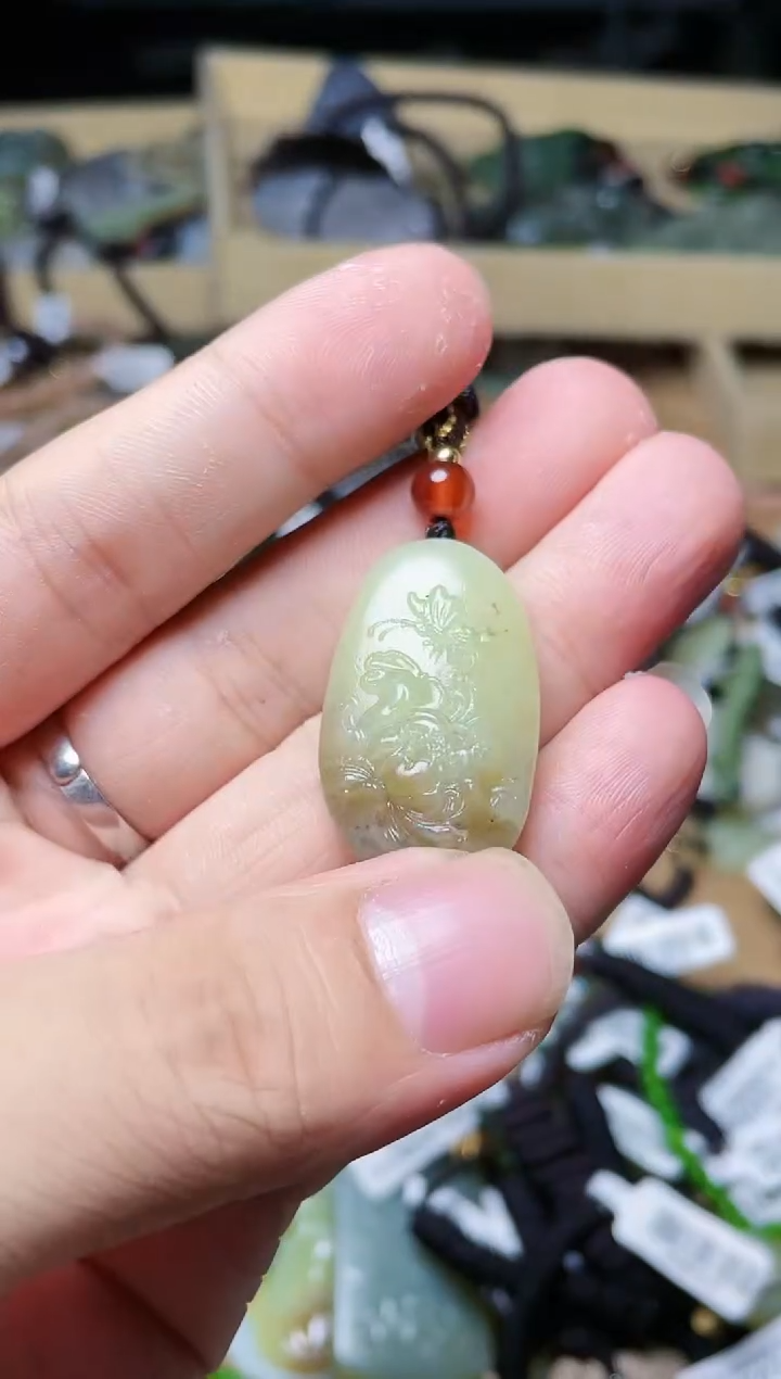 颈饰未镶嵌和田玉1