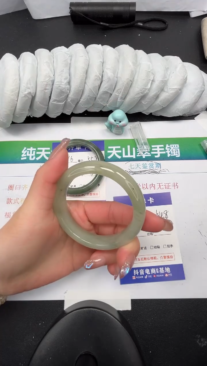 【闪购商品】石英质玉手镯未镶嵌17-54.8