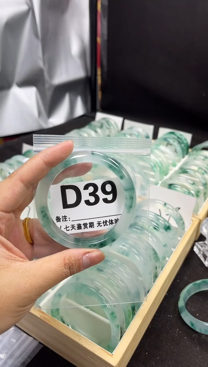 【闪购商品】石英岩玉手镯未镶嵌D39