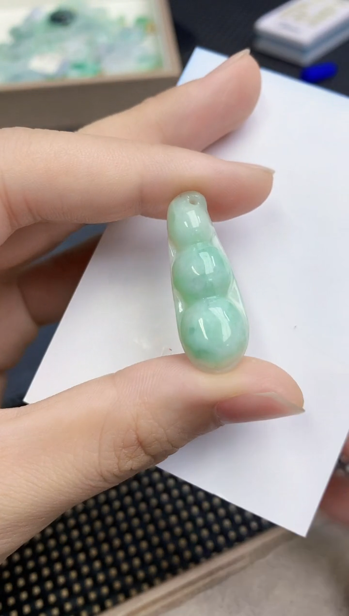翡翠未镶嵌颈饰天然缅甸翡翠A货