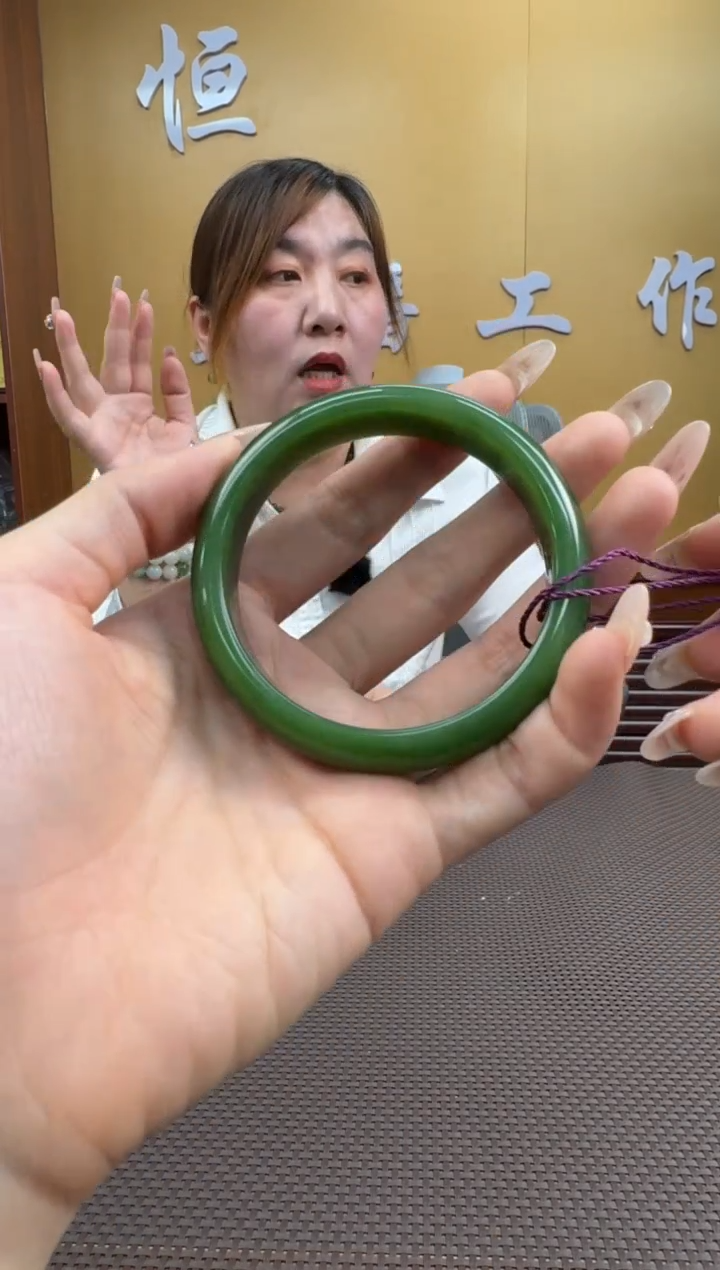 【闪购商品】和田玉手镯未镶嵌57