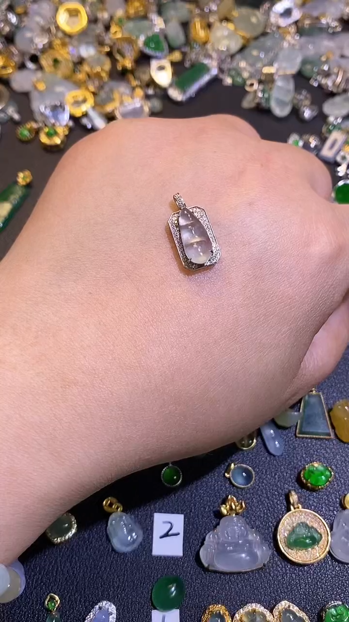 【闪购商品】翡翠吊坠(不含链)18K金镶嵌1