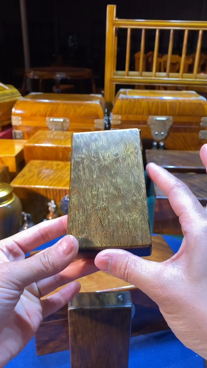 【闪购商品】金丝楠木艺阴沉木 细只 烟盒