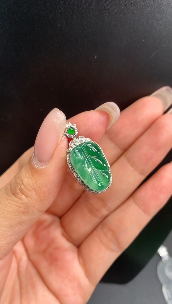 【闪购商品】翡翠颈饰18K金镶嵌叶子