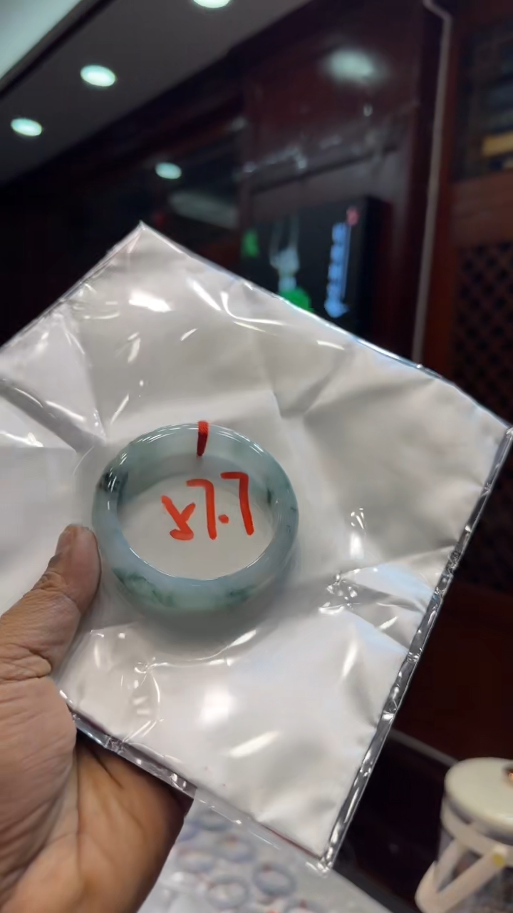 未镶嵌手镯翡翠深**梅手镯