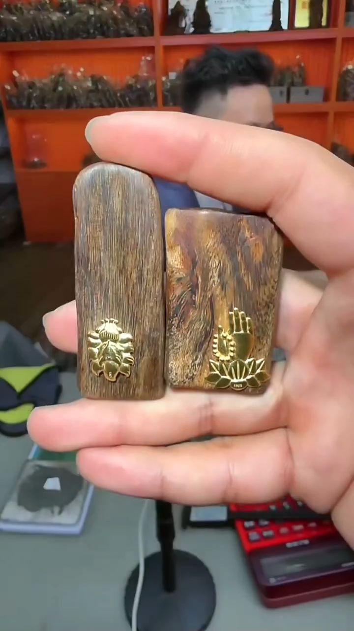 沉香吊坠s40号沉水红土2颗多样性发一