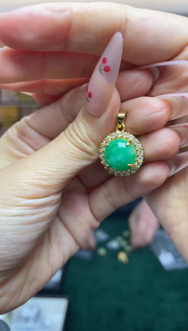 翡翠未镶嵌颈饰多样性发一件