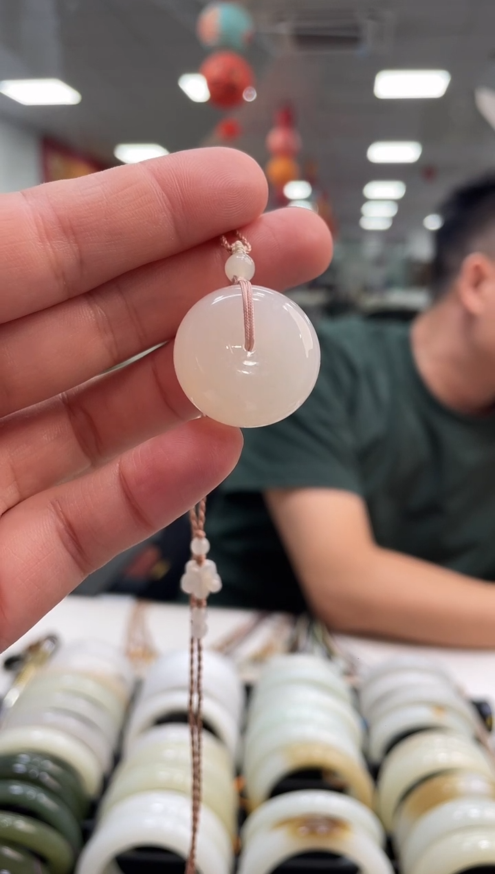 颈饰未镶嵌和田玉藕粉平安扣吊坠随机发一件