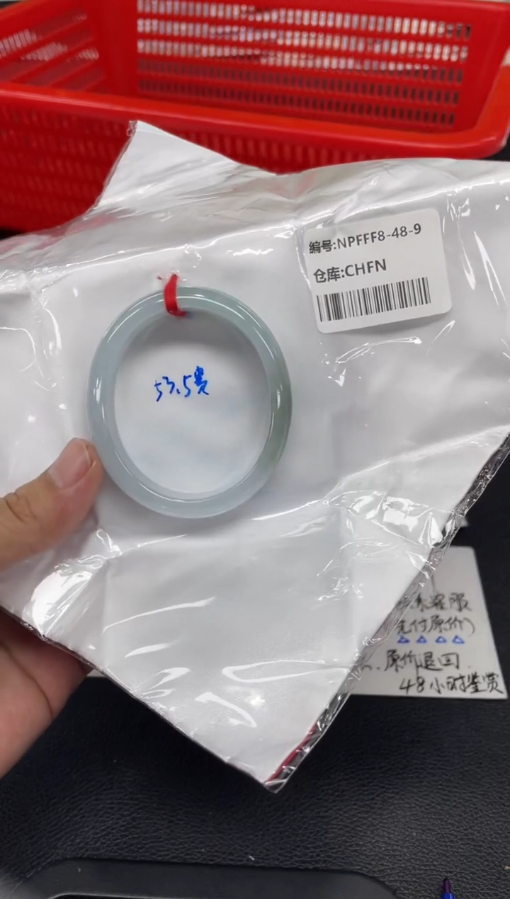 翡翠手镯未镶嵌翡翠手镯